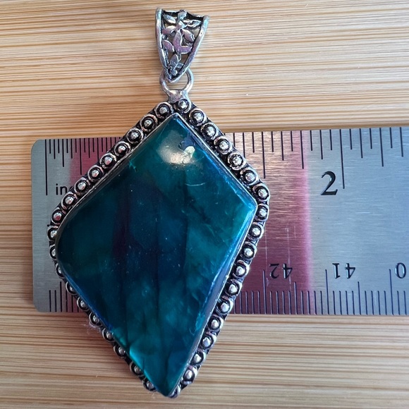 Green Labradorite Silver Pendant - Picture 8 of 9